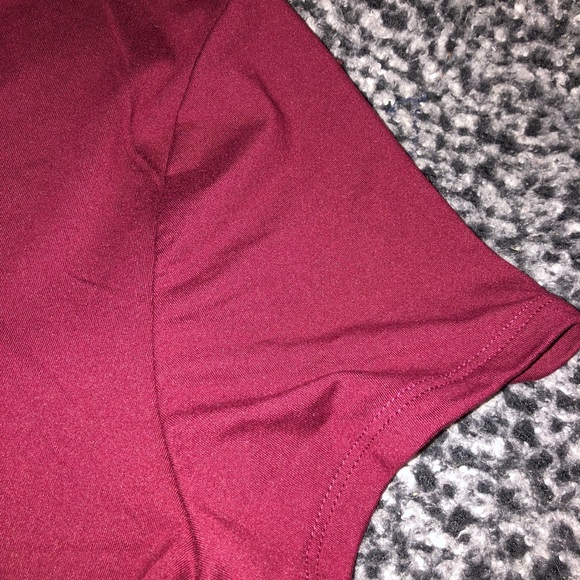 Maroon croptop size medium - Picture 5 of 7